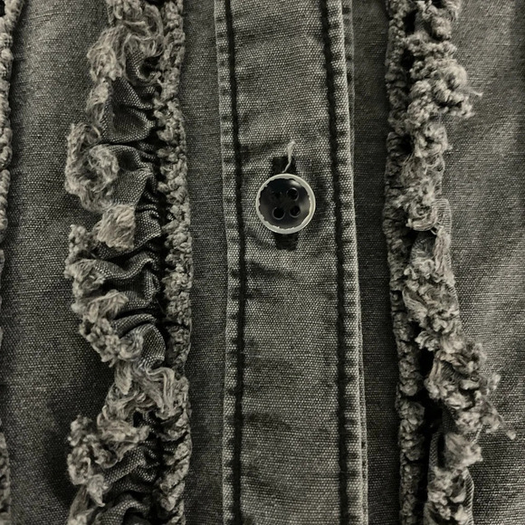 Pilcro Anthropologie Juni Button Up Shirt Top Gray Ruffle Distressed Small - Picture 8 of 11